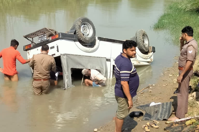 वरिष्ठ पुलिस अधीक्षक के काफिले की एक जीप दुर्घटनाग्रस्त होकर नहर में पलटी, तीन सिपाही घायल