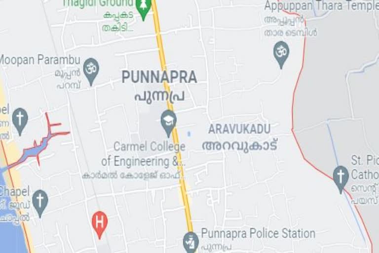 Four year old dies in Alappuzh  നാലു വയസുകാരന് ദാരുണാന്ത്യം  വാനിന്‍റെ ഗ്ലാസിൽ തല കുരുങ്ങി  alappuzha accident