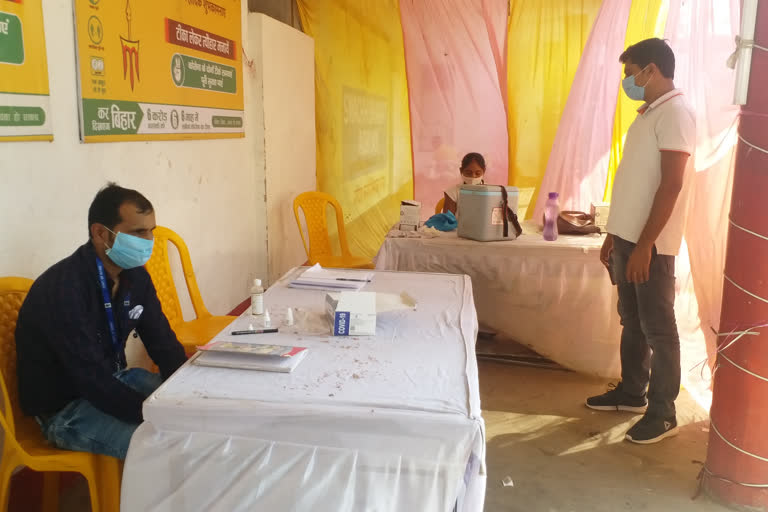 Vaccination camp organized in durga puja pandal in Gaya