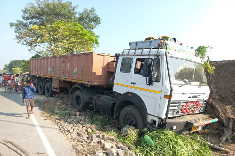 मोतिहारी में घर में घुसा अनियंत्रित ट्रक