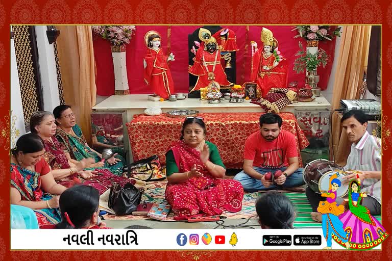 Navratri 2021: જૂનાગઢમાં ધાર્મિક પરંપરા સાથે કરવામાં આવે છે બેઠા ગરબાનું આયોજન