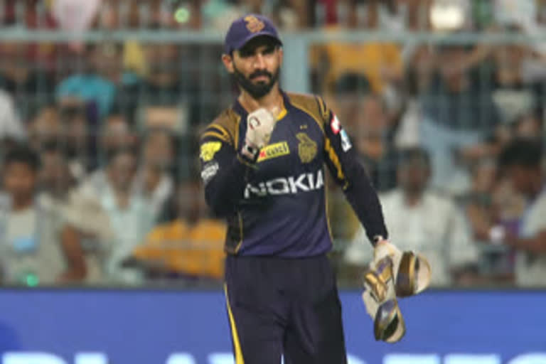 KKR Player Dinesh Karthik Fined for Breaching The IPL Code of Conduct on Qualifier 2 Match Against Delhi Capitals