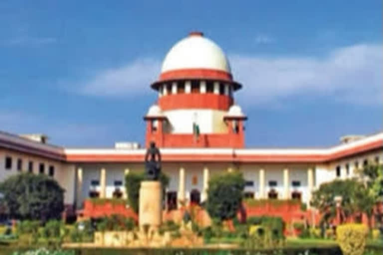 SC agrees to look into private hospitals overcharging Covid patients  PIL on covid overcharging  കൊവിഡ് രോഗി  supreme court  കൊവിഡ്  സ്വകാര്യ ആശുപത്രി  സുപ്രീം കോടതി  ആരോഗ്യ, കുടുംബക്ഷേമ മന്ത്രാലയം