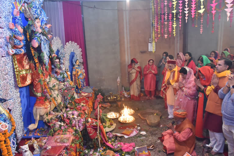 Crowd gathered in Durga Puja on the last day of Shardiya Navratri in bilaspur