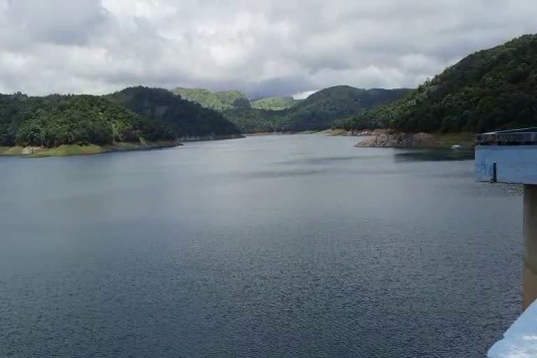 blue alert issued due to increased flow of water to Idukki dam  Idukki dam  blue alert  alert  increased flow of water to Idukki dam  ടുക്കി അണക്കെട്ടിലേക്കുള്ള നീരൊഴുക്ക് വർധിച്ചതിനാൽ ബ്ലൂ അലർട്ട് പുറപ്പെടുവിച്ചു  ബ്ലൂ അലർട്ട്  അലേർട്ട്  മഴ ശക്തം  ഇടുക്കി അണക്കെട്ട്