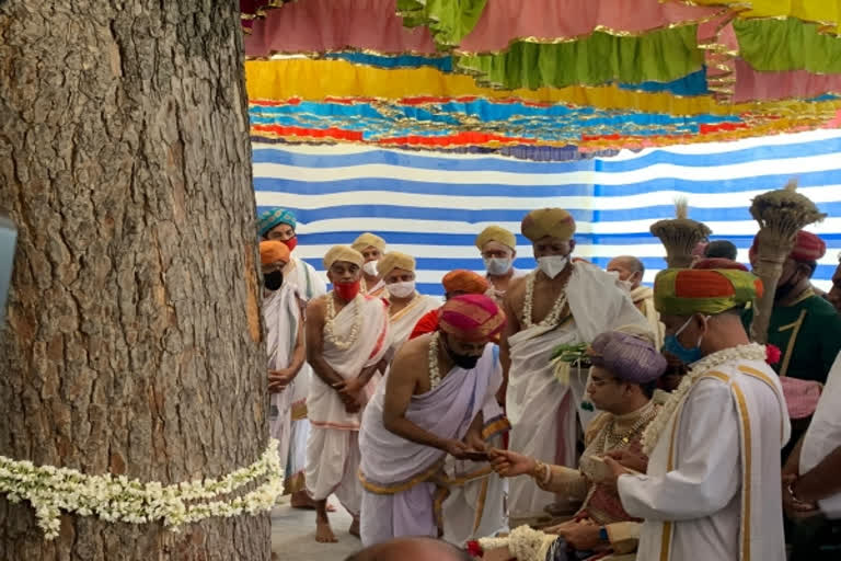 Yaduveer Wadiyar performs Nandi Dhwaja puja on Vijayadashami