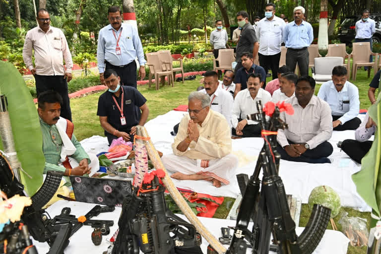 Chief Minister Bhupesh Baghel performed weapon worship on the occasion of Vijayadashami in raipur