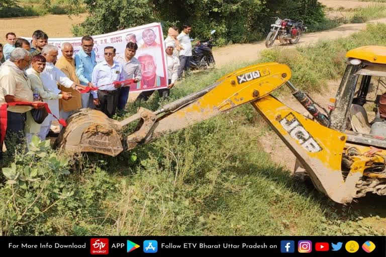 mla mahesh kumar goyal inaugurated silt cleaning work of 20 canals in agra