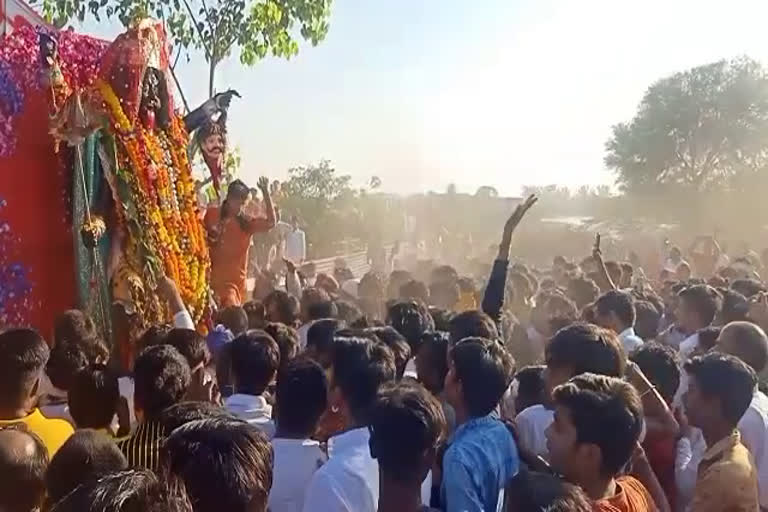 pratima visarjan crowd