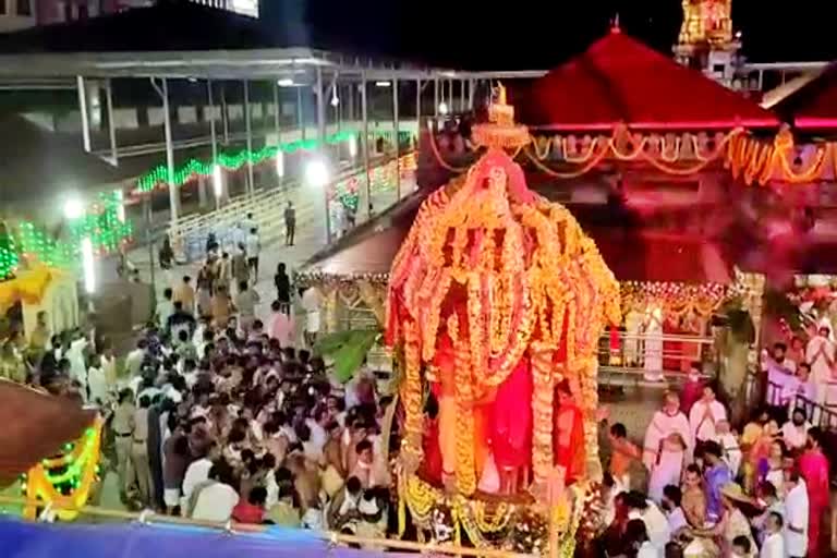 navaratri-fair-festival-in-kolluru-mukambika-temple