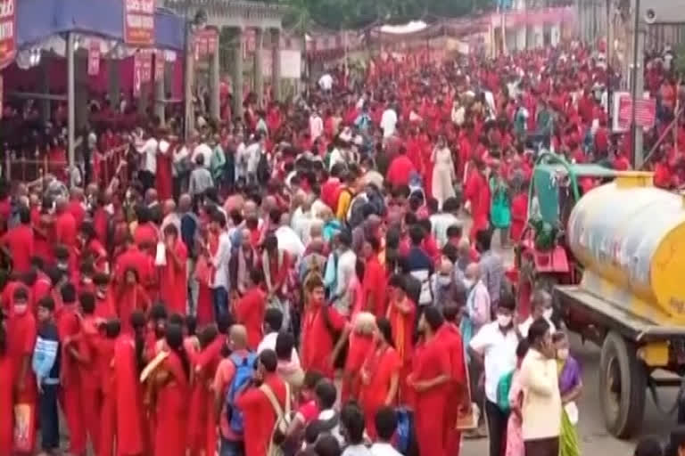 bhavani devotees rush at vijayawada