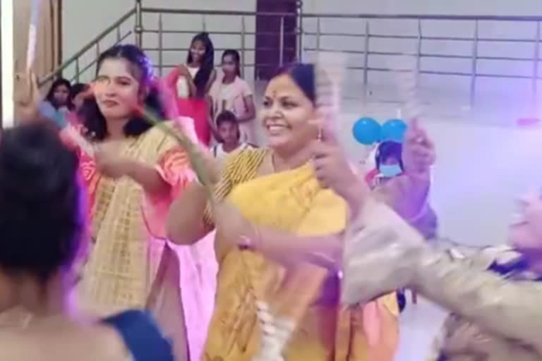 Deepika Pandey Singh performed dandiya dance