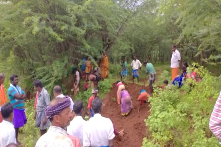 பொதுமக்கள் யானை அகழிகளை மூடியது தொடர்பான காணொலி