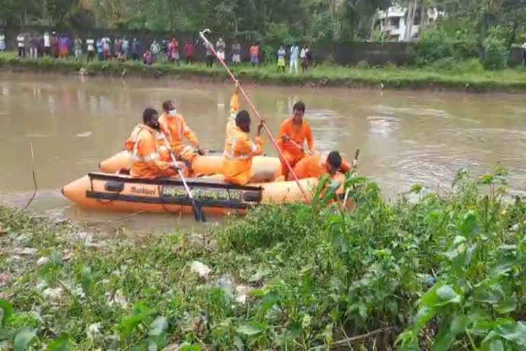 ഇതര സംസ്ഥാന തൊഴിലാളി മൃതദേഹം കണ്ടെത്തി വാര്‍ത്ത  ഇതര സംസ്ഥാന തൊഴിലാളി മൃതദേഹം കണ്ടെത്തി  തിരുവനന്തപുരം ഇതര സംസ്ഥാന തൊഴിലാളി മൃതദേഹം വാര്‍ത്ത  കണ്ണമ്മൂല പാലം മൃതദേഹം വാര്‍ത്ത  കണ്ണമ്മൂല പാലം ഇതര സംസ്ഥാന തൊഴിലാളി മൃതദേഹം വാര്‍ത്ത  കണ്ണമ്മൂല പാലം ഇതര സംസ്ഥാന തൊഴിലാളി മൃതദേഹം  ആമയിഴഞ്ചാൻതോട് ഒഴുക്കി ഇതര സംസ്ഥാന തൊഴിലാളി വാര്‍ത്ത  അതിഥി തൊഴിലാളി മൃതദേഹം വാര്‍ത്ത  അതിഥി തൊഴിലാളി മൃതദേഹം  അതിഥി തൊഴിലാളി മൃതദേഹം കണ്ടെത്തി വാര്‍ത്ത  അതിഥി തൊഴിലാളി മൃതദേഹം വാര്‍ത്ത  തിരുവനന്തപുരം അതിഥി തൊഴിലാളി മൃതദേഹം കണ്ടെത്തി വാര്‍ത്ത  അതിഥി തൊഴിലാളി മരണം വാര്‍ത്ത  അതിഥി തൊഴിലാളി മരണം  guest worker's body found  guest worker's body found news  guest worker death latest news  kannammoola bridge guest worker body news  kannammoola bridge guest worker body found news