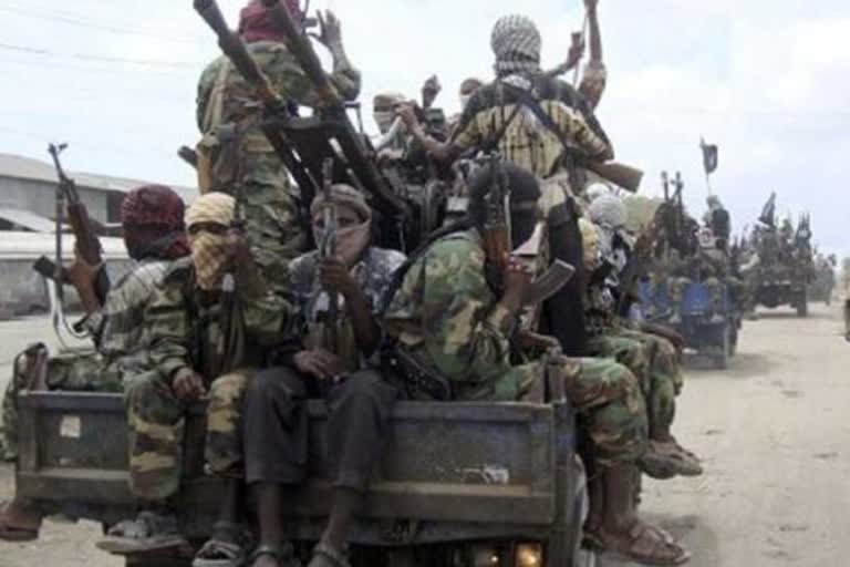 सोमाली सेना के सामने अल-शबाब कमांडर का आत्मसमर्पण