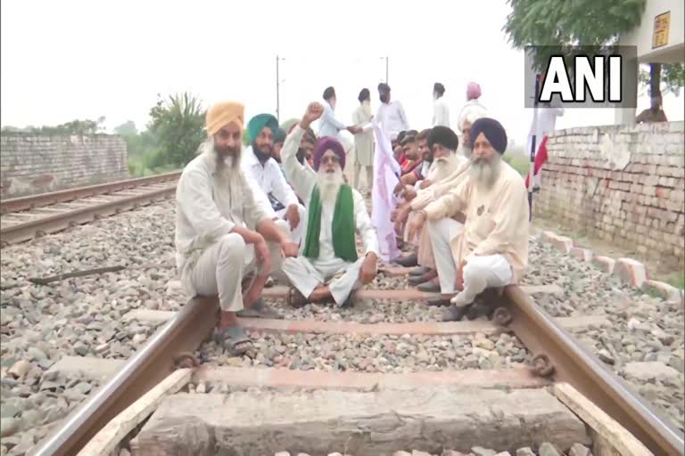 Lakhimpur Kheri violence  Farmers Unions  Call for rail roko  Demand Teni's resignation  ലഖിംപൂര്‍ ഖേരി  ലഖിംപൂര്‍ ഖേരി വാര്‍ത്ത  സംയുക്ത കിസാന്‍ മോര്‍ച്ച വാര്‍ത്ത  സംയുക്ത കിസാന്‍ മോര്‍ച്ച  സംയുക്ത കിസാന്‍ മോര്‍ച്ച ട്രെയിന്‍ തടയല്‍  സംയുക്ത കിസാന്‍ മോര്‍ച്ച ട്രെയിന്‍ തടയല്‍ വാര്‍ത്ത  സംയുക്ത കിസാന്‍ മോര്‍ച്ച ട്രെയിന്‍ തടയല്‍ സമരം വാര്‍ത്ത  സംയുക്ത കിസാന്‍ മോര്‍ച്ച ട്രെയിന്‍ തടയല്‍ സമരം  സംയുക്ത കിസാന്‍ മോര്‍ച്ച റെയില്‍ രോക്കോ വാര്‍ത്ത  സംയുക്ത കിസാന്‍ മോര്‍ച്ച റെയില്‍ രോക്കോ  റെയില്‍ രോക്കോ  റെയില്‍ രോക്കോ വാര്‍ത്ത  ട്രെയിന്‍ തടയല്‍ വാര്‍ത്ത  ട്രെയിന്‍ തടയല്‍  ട്രെയിന്‍ തടയല്‍ സമരം  ട്രെയിന്‍ തടയല്‍ സമരം വാര്‍ത്ത  അജയ് മിശ്ര രാജി വാര്‍ത്ത  അജയ് മിശ്ര രാജി  അജയ് മിശ്ര രാജി സംയുക്ത കിസാന്‍ മോര്‍ച്ച  അജയ് മിശ്ര രാജി സംയുക്ത കിസാന്‍ മോര്‍ച്ച  സംയുക്ത കിസാന്‍ മോര്‍ച്ച അജയ് മിശ്ര രാജി  സംയുക്ത കിസാന്‍ മോര്‍ച്ച അജയ് മിശ്ര രാജി വാര്‍ത്ത