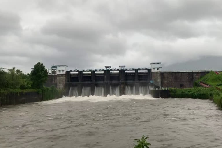 ഇടുക്കി ഡാം വാര്‍ത്ത  ഇടുക്കി ഡാം ജലനിരപ്പ് വാര്‍ത്ത  ഇടുക്കി ഡാം ജലനിരപ്പ്  ഇടുക്കി ഡാം ഓറഞ്ച് അലര്‍ട്ട് വാര്‍ത്ത  ഇടുക്കി ഡാം ഓറഞ്ച് അലര്‍ട്ട്  ഇടുക്കി ജാഗ്രത നിര്‍ദേശം വാര്‍ത്ത  ഇടുക്കി ജാഗ്രത നിര്‍ദേശം  ജില്ല ഭരണകൂടം വാര്‍ത്ത  ഇടുക്കി ഡാം  ഇടുക്കി അണക്കെട്ട് വാര്‍ത്ത  ഇടുക്കി അണക്കെട്ട്  idukki dam news  idukki dam  idukki dam water level news  idukki dam water level  idukki dam water level rise news  idukki dam water level rise  idukki dam orange alert news  idukki dam orange alert