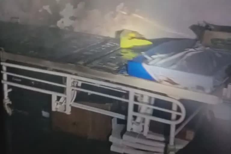 દિલ્હીની LNJP હોસ્પિટલમાં આગ લાગવાથી તમામ સામાન બળિને ખાખ