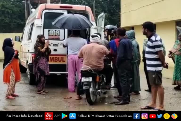 school-van-collided-with-bus-in-rampur-19-injured