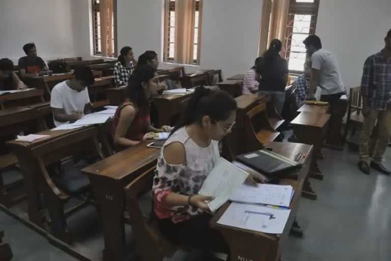 CBSE Exam: ધોરણ 10-12ની પરીક્ષાનો કાર્યક્રમ જાહેર, જાણો કયા દિવસે કયું પેપર હશે?