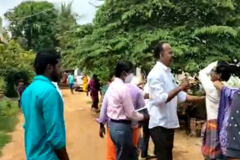 conflict between some people in front of Mayor at davanagere