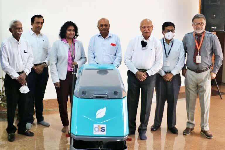 jss-hospital-introduced-machine-to-cleaning-work