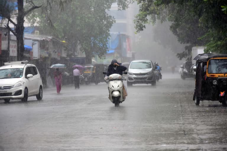 heavy rainfall  heavy rainfall news  kerala rain news  rain updates  kerala rainfall news  orange alert news  11 districts orange alert news  weather updates  orange alert issued news  kerala rain  കേരളം മഴ വാര്‍ത്ത  മഴ വാര്‍ത്ത  മഴ കേരളം  മഴ ഓറഞ്ച് അലര്‍ട്ട് വാര്‍ത്ത  മഴ ഓറഞ്ച് അലര്‍ട്ട്  മഴ കനക്കും വാര്‍ത്ത  മഴ ശക്തമാകും വാര്‍ത്ത  കനത്ത മഴ വാര്‍ത്ത  കാലാവസ്ഥ നിരീക്ഷണ കേന്ദ്രം  കാലാവസ്ഥ നിരീക്ഷണ കേന്ദ്രം വാര്‍ത്ത