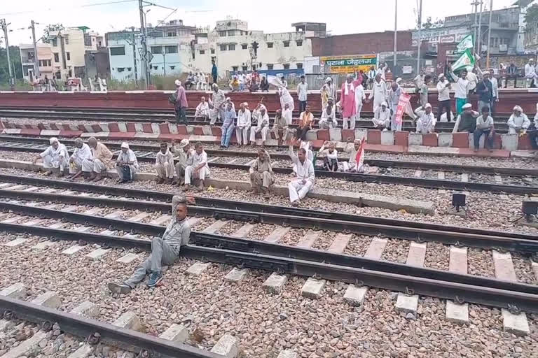 rpf-registers-case-against-100-farmers-for-obstructing-sonepat-railway-track