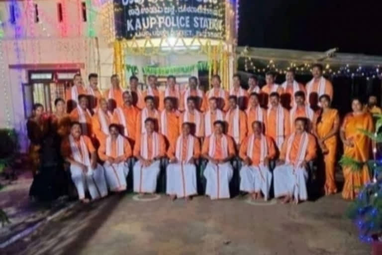 Karnataka police wear saffron clothes during Dussera sparking row