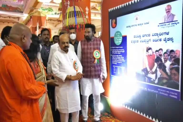 CM Basavaraj bommai inaugurates valmiki jayanti program