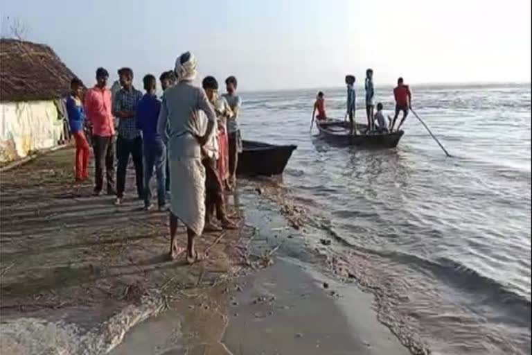 MANY PEOPLE DROWN IN GHAGHRA RIVER AFTER BOAT OVERTURNED IN LAKHIMPUR KHERI