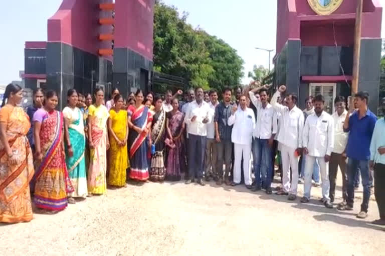 villagers dharna in front of telangana university