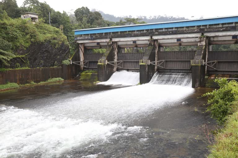 Kaki Dam  shutters of the Kaki Dam  Divya S. Iyer  കക്കി ഡാം  കക്കി ഡാമിന്‍റെ ഷട്ടറുകള്‍  ദിവ്യ എസ്. അയ്യര്‍