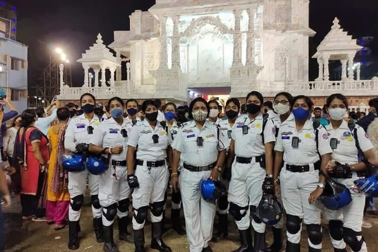 kolkata-polices-women-officers-saved-many-women-from-henious-crime-during-durga-puja