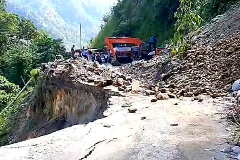 Landslide in Darjeeling and Kalimpong National Highway at Thursday Morning