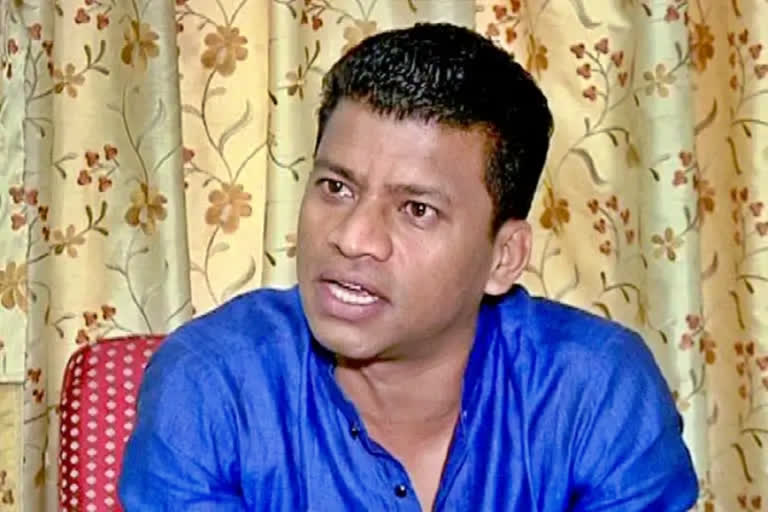 Former Nabarangpur MP Pradeep Majhi resign, Former Nabarangpur MP Pradeep Majhi resigns from the primary membership, Former Nabarangpur MP Pradeep Majhi resigns from Congress party, ಕಾಂಗ್ರೆಸ್​ಗೆ ವಿದಾಯ ಹೇಳಿದ ಪ್ರದೀಪ್​ ಕುಮಾರ್​ ಮಾಜಿ, ಕಾಂಗ್ರೆಸ್​ಗೆ ರಾಜೀನಾಮೆ ನೀಡಿದ ನಬರಂಗಪುರದ ಮಾಜಿ ಸಂಸದ, ಪ್ರದೀಪ್​ ಕುಮಾರ್​ ರಾಜೀನಾಮೆ, ಪ್ರದೀಪ್​ ಕುಮಾರ್​ ರಾಜೀನಾಮೆ ಸುದ್ದಿ,