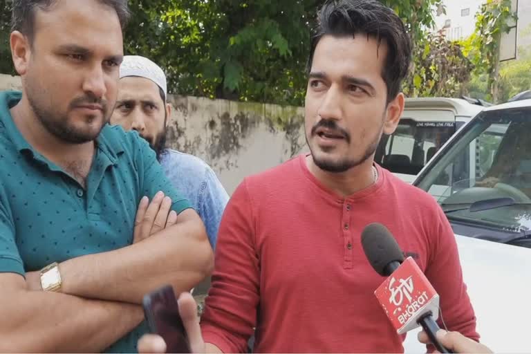 نیشنل کانفرنس میں شامل ہونے والے دیگر جماعتوں کے کارکنان کے استقبال میں ریلی