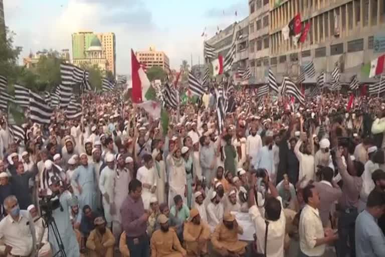 Hundreds protest against price hikes in pakistan