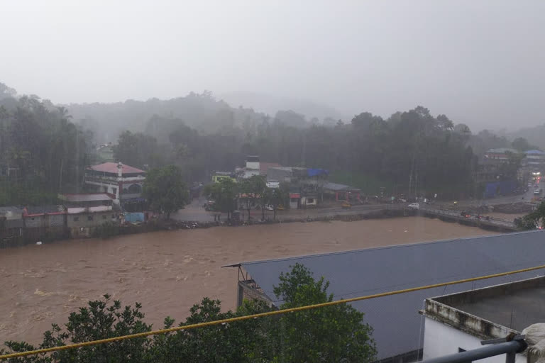 അതിശക്തമായ മഴ; കോട്ടയം ജില്ലയിൽ ഓറഞ്ച്, മഞ്ഞ അലേർട്ടുകൾ  അതിശക്തമായ മഴ  മഴ  ഓറഞ്ച് അലർട്ട്  മഞ്ഞ അലർട്ട്  heavy rain  heavy rain in kottayam  orange alert  yellow alert