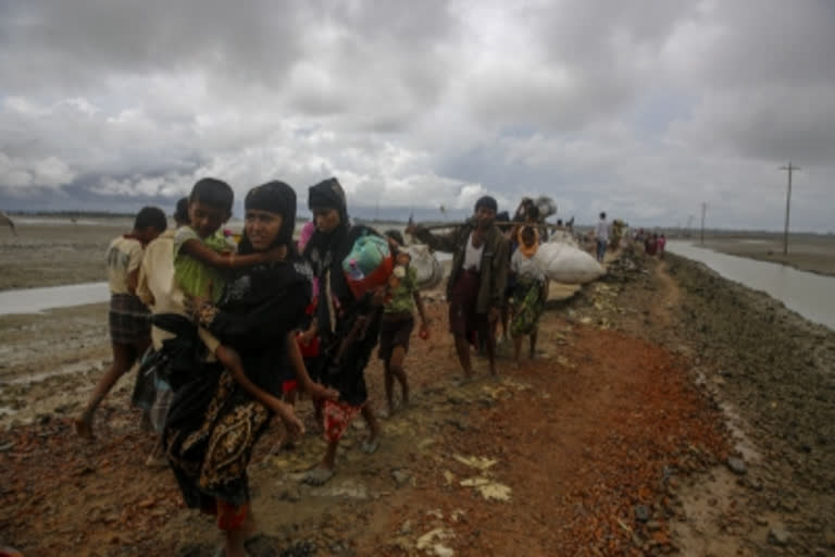 Myanmar refugees  Mizoram  refugees from Myanmar's Chin state are entering the southern and eastern border  ഇന്ത്യയിലേക്ക് കുടിയേറി മ്യാൻമർ അഭയാർഥികൾ  മ്യാൻമറിൽ നിന്ന് മിസോറാമിലേക്ക് കുടിയേറുന്നg  മ്യാൻമർ അഭയാർഥികൾ  മ്യാൻമർ അഭയാർഥികൾ ഇന്ത്യയിലേക്ക്  ഇന്ത്യയിലേക്ക് കുടിയേറി മ്യാൻമർ  സൈനിക അട്ടിമറി  myanmar refugees entering india  myanmar refugees entering mizoram