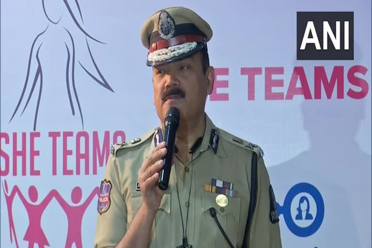 Hyderabad Police launches new initiative for women's safety  ഹൈദരാബാദിൽ സ്ത്രീ സുരക്ഷയ്ക്കായി പൊലീസിന്‍റെ 'സാത് സാത് അബ് ഔർ ഭി പാസ്'  സാത് സാത് അബ് ഔർ ഭി പാസ്  ഹൈദരാബാദ് പൊലീസ്  Hyderabad Police  she team  Saat Saat Ab Aur Bhi Pass