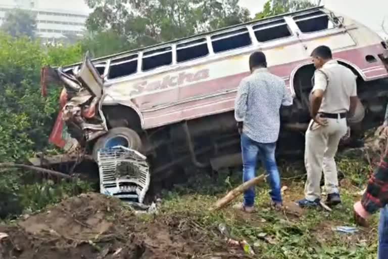 Bus accident in Bardhaman