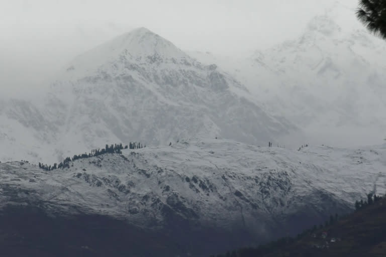 snowfall-begins-in-the-hilly-areas-of-chamba-district