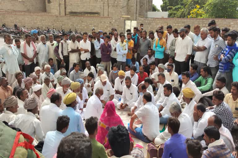 बाड़मेर में धरना समाप्त  आर्थिक सहायता