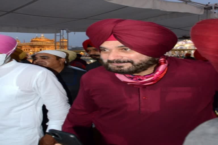 Congress leader Manish Tewari attacks Navjot Singh Sidhu