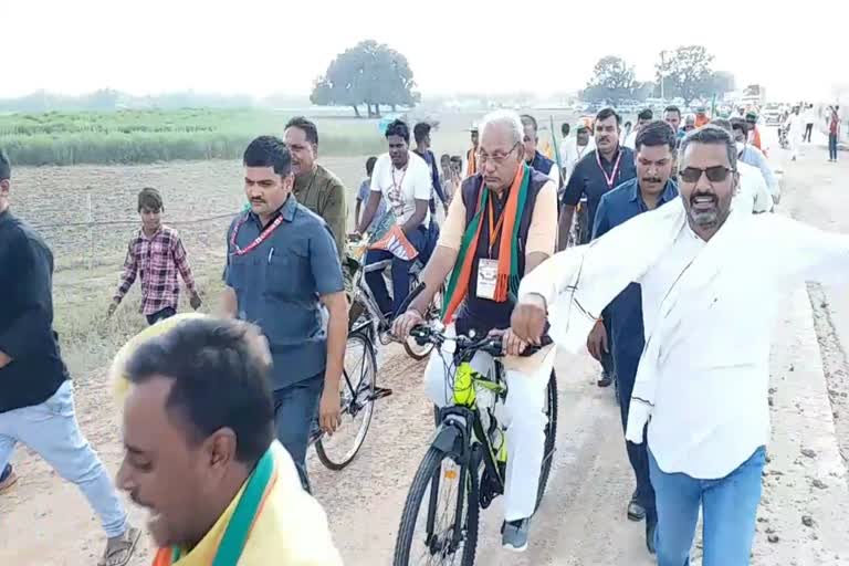 विधानसभा अध्यक्ष गिरीश गौतम ने शुरू की साइकिल यात्रा