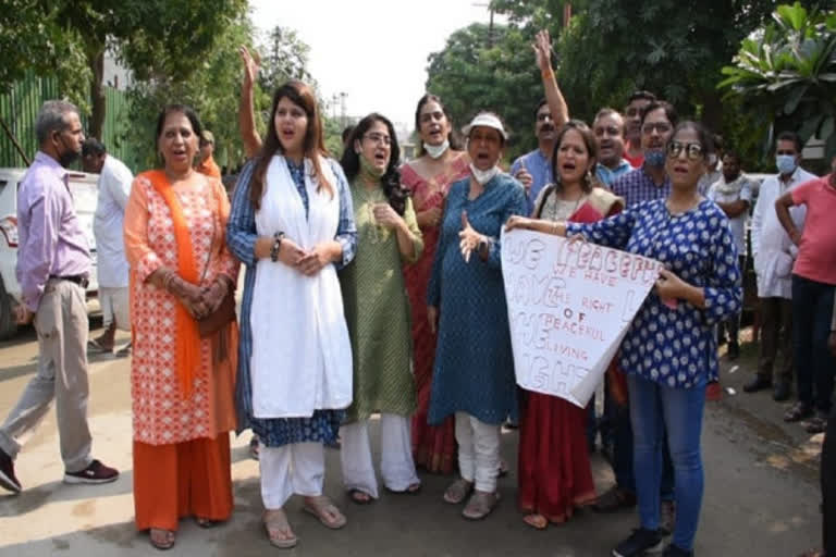 Women protest against Noida Authority and police