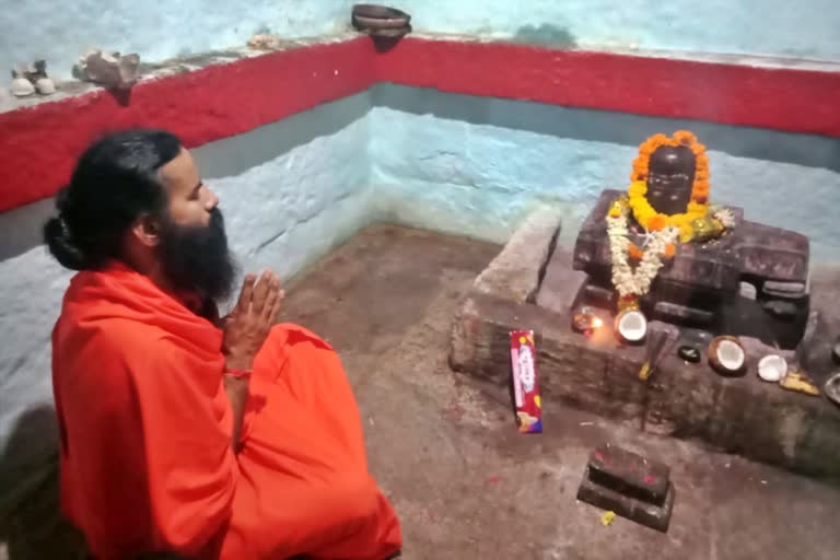 Yoga guru Ramdev baba, Yoga guru Ramdev baba visit, Yoga guru Ramdev baba visit to Koppal, Yoga guru Ramdev baba news, ಯೋಗ ಗುರು ರಾಮದೇವ್​ ಬಾಬಾ, ಯೋಗ ಗುರು ರಾಮದೇವ್​ ಬಾಬಾ ಭೇಟಿ, ಯೋಗ ಗುರು ರಾಮದೇವ್​ ಬಾಬಾ ಕನಕಗಿರಿಗೆ ಭೇಟಿ, ಯೋಗ ಗುರು ರಾಮದೇವ್​ ಬಾಬಾ ಸುದ್ದಿ,