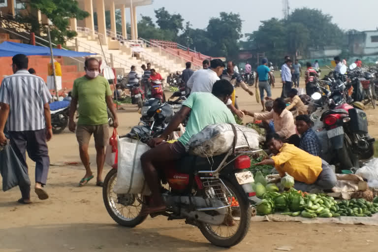 historic-gandhi-maidan-stadium-turned-vegetable-market-in-jamtara