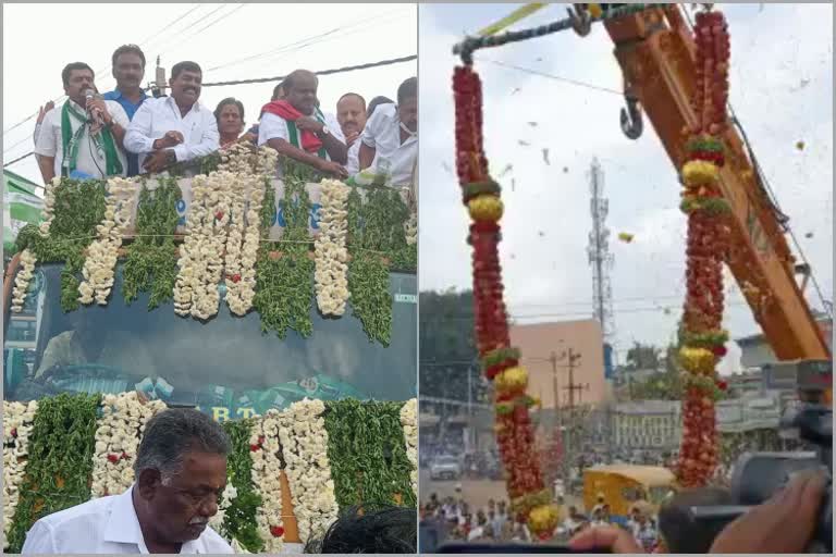 hd kumaraswamy welcomed with 500 kg apple garland by activists